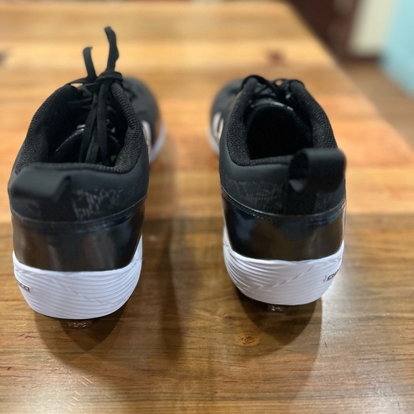Under Armour “Charged” cleats New Without Tags - Picture 4 of 8